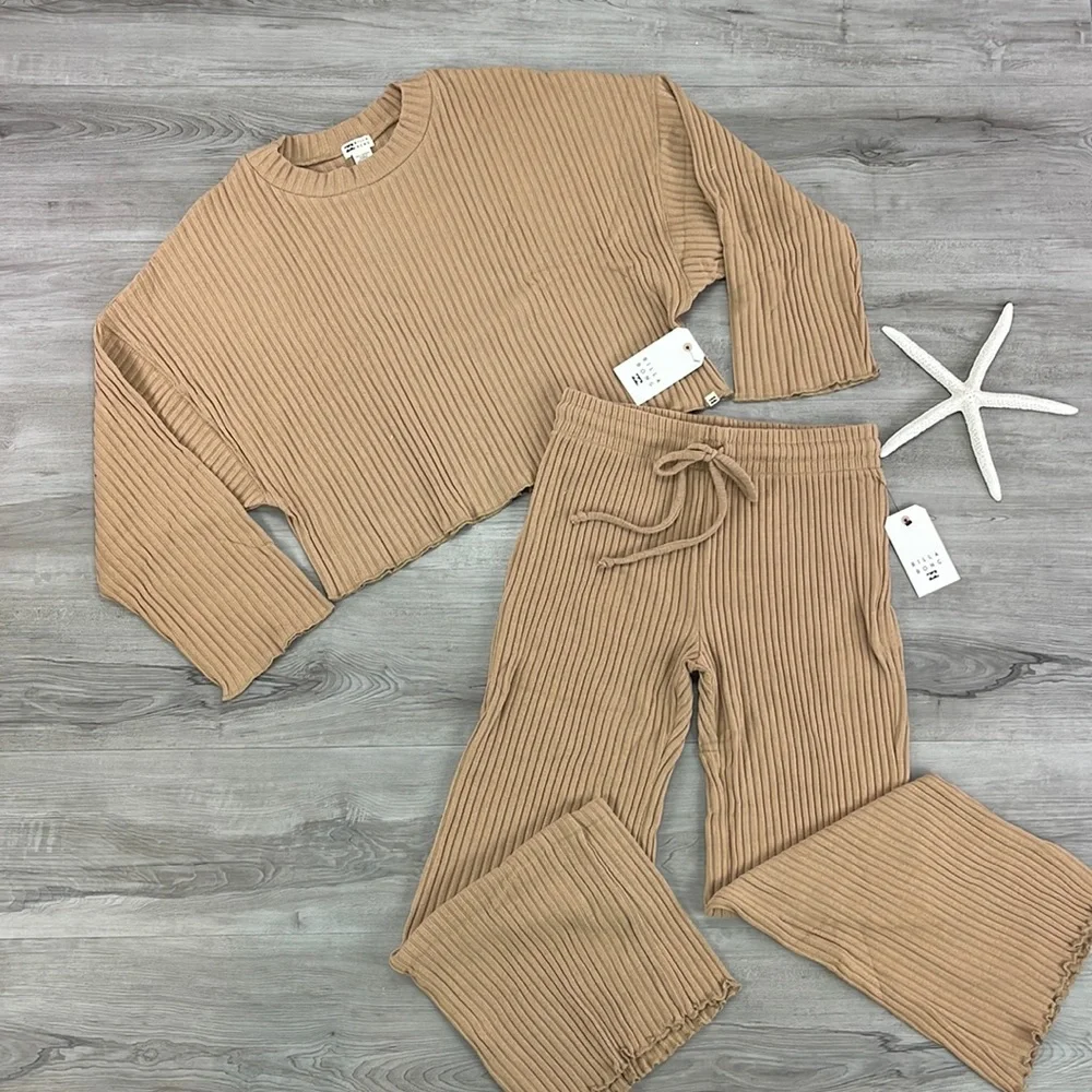 🔆BILLABONG🔆 KEEP LOUNGIN TOP
KEEP LOUNGIN PANT SET - Picture 2 of 14